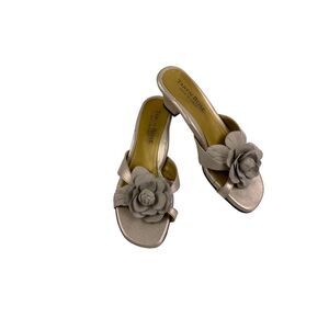 Taryn Rose Ivory Sandals. Sz 37